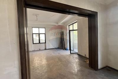 Apartament cu 3 camere semidecomandat în P-ța Romană - 1