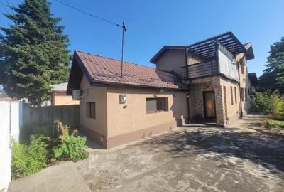 Vila ultra modernă, total utilată, cu acces direct și privat la râu.