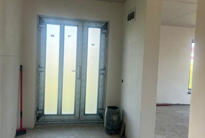 Casă cu 3 camere în Agigea