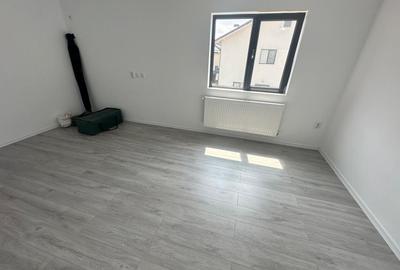Duplex cu 4 camere cu Canalizare în Central - 4
