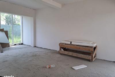 Casă cu 4 camere cu Teren 200 Mp în Central - 2