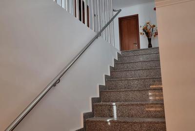 Casă cu 8 camere cu Teren 250 Mp în Central - 2