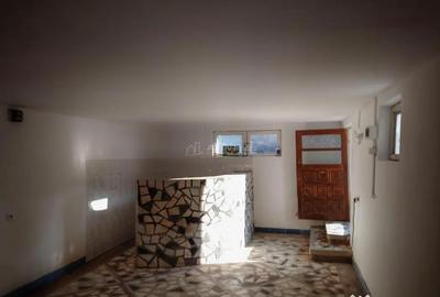 Casă cu 14 camere cu Teren 2500 Mp în Trăisteni - 11