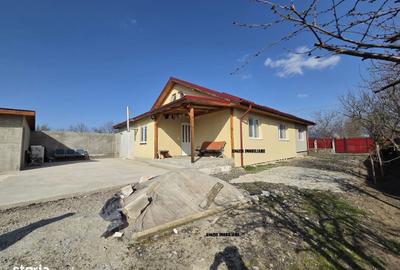 Casă cu 3 camere decomandat cu Teren 1259 Mp în Central