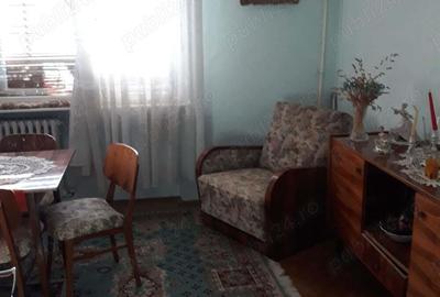 Vand ap.3 cam conf.1 decomandat.bloc de 4 etaje la etajul 4 - 2