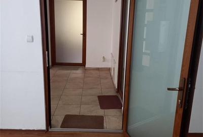 Spațiu comercial, de 62 mp, în Central - 4
