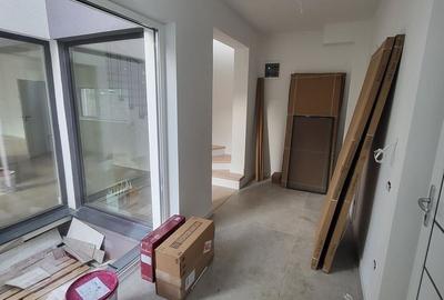 Comision 0%. Langa Iulius Mall. Zid despartitor dublu. Finisaje premium - 10