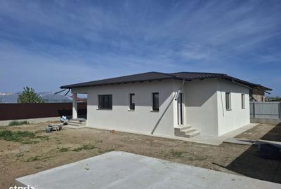 Casă cu 3 camere în Letea Veche