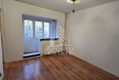 Garsonieră decomandată în Lipovei