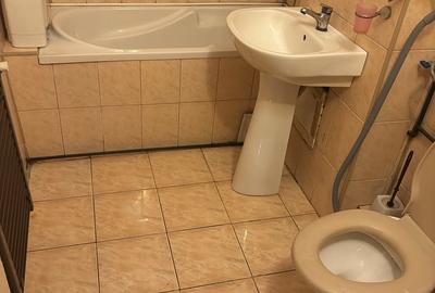 Apartament cu 3 camere semidecomandat în Exterior Vest