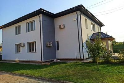 Casă cu 15 camere cu Teren 1000 Mp în Central - 4