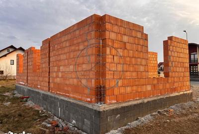 Casă cu 4 camere cu Teren 400 Mp în Nimigea