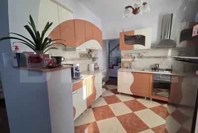 Vila  226 mp utili, curte 277 mp, zona Micro 3 - 4