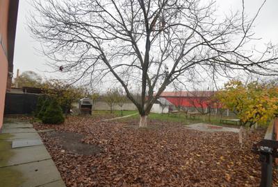 Casa in centrul comunei Padureni - 4