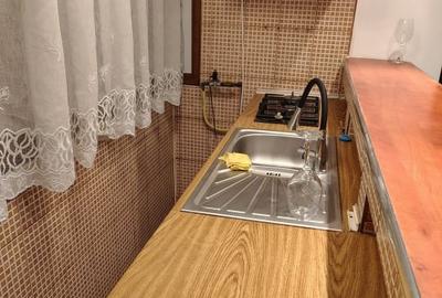 Eroii Revolutiei, doua minute metrou - 11