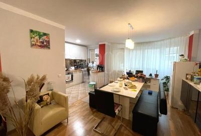 Apartament cu 3 camere semidecomandat în Europa