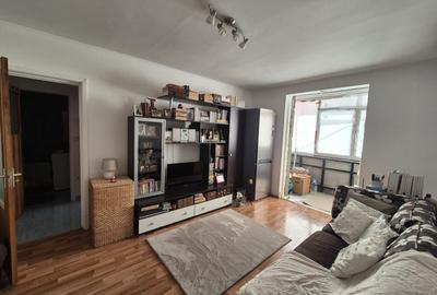 Apartament cu 3 camere semidecomandat, mobilat în Basarabia