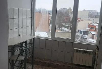 Garsonieră decomandată în Km 4 - 3