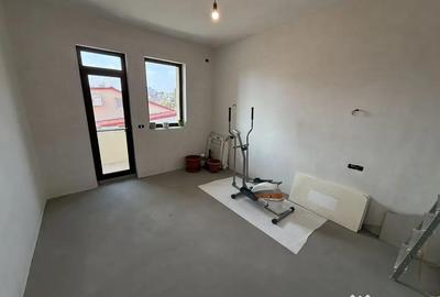Apartament cu 3 camere decomandat în Dacia