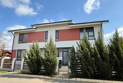 Duplex cu 3 camere cu Canalizare în Albert - 1