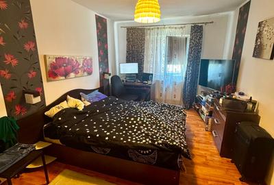 Apartament cu 3 camere decomandat în Baza 3 - 3