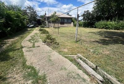 Casă cu 3 camere în Valea Călugărească