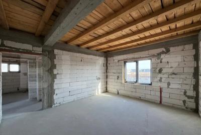 Casă cu 3 camere cu Teren 339 Mp în Central - 2