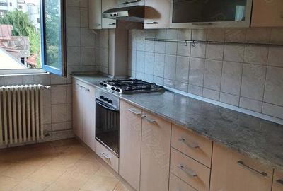 Spre inchiriere apartament 3 camere - 2