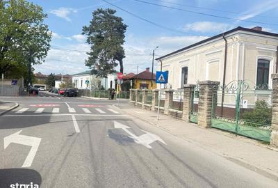 Casă cu 4 camere cu Teren 200 Mp în Central - 2