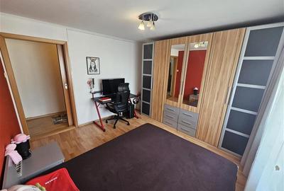 Apartament cu 2 camere decomandat, mobilat în Micro I - 12