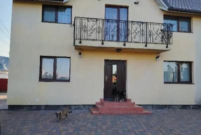 Casă cu 7 camere în Săucești - 2