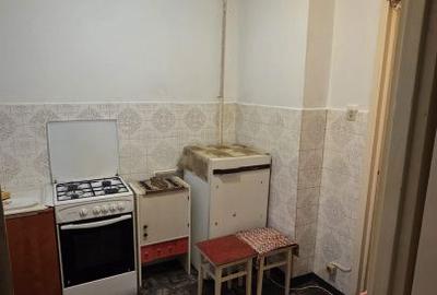 Apartament cu 2 camere decomandat în Micro 15