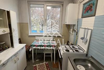 Apartament de vanzare in exclusivitate Zona Micro 4 etaj 2/4 - 4