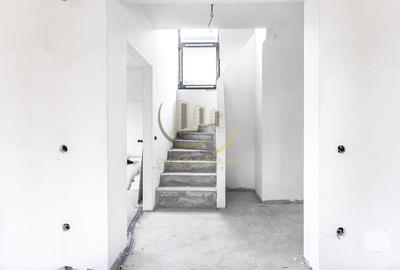 Casă cu 5 camere cu Teren 400 Mp în Central - 1