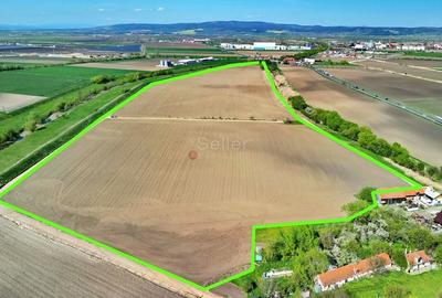 Teren Construcții intravilan de 126800 mp, în Stupini
