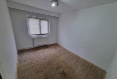 Apartament cu 3 camere decomandat în Poarta 6 - 9