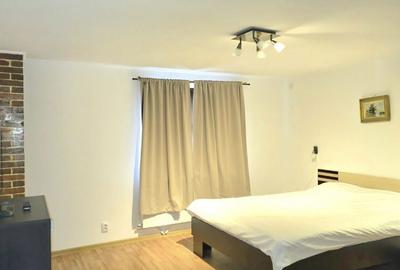 Casă cu 6 camere cu Teren 2700 Mp în Golești - 1
