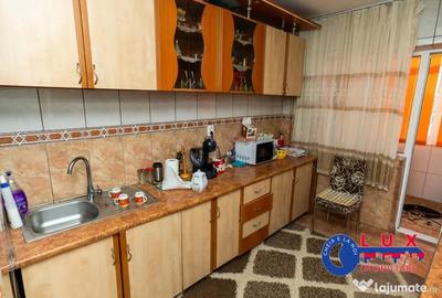 Apartament cu 4 camere decomandat în 23 August - 9