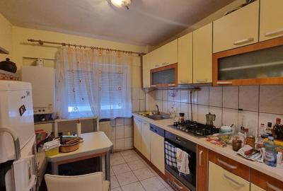 Apartament 3 camere Micro 16 etaj 1 - 2
