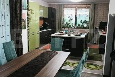 Casa individuala cu 5 camere, 240 mp, 12,8 ari teren, zona nord - 2