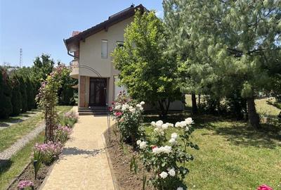 Casă individuală cu 4 camere în Dealuri Oradea