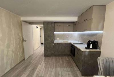 Apartament cu 2 camere decomandat în Tractorul