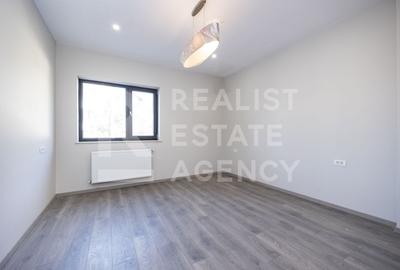 Casă individuală cu 8 camere cu Canalizare în 1 Mai - 24