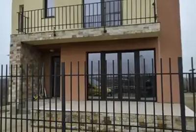 Casă cu 5 camere cu Teren 378 Mp în Vest