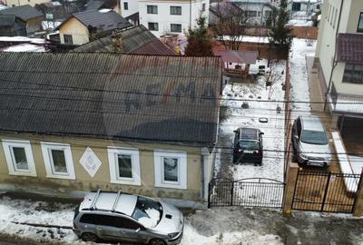 Casă cu 3 camere cu Teren 460 Mp în Central