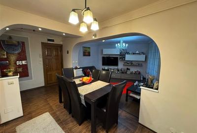 Apartament 3 camere, etaj 3 , zona Liceul Pedagogic, mobilat - 2