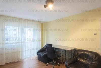 Apartament cu 3 camere decomandat în Astra