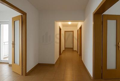 Apartament cu 5 camere decomandat în P-ța Unirii