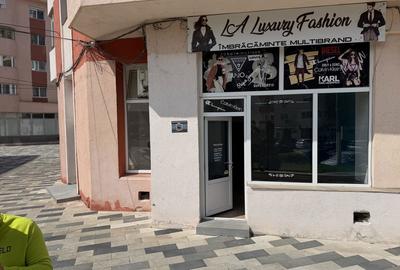 Spațiu comercial, de 48 mp, în Central - 3
