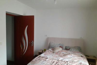 Casă cu 5 camere cu Teren 576 Mp în Mircea-Vodă - 1